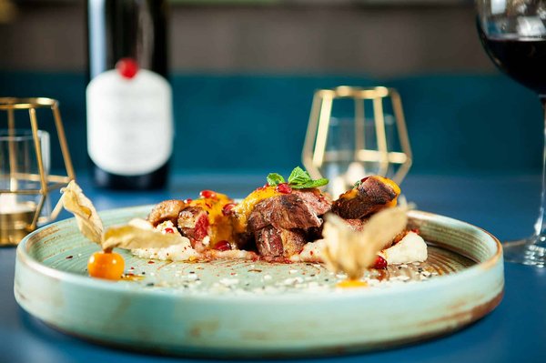 Quelles locations de vacances en France offrent des ateliers de fromage et de vin?